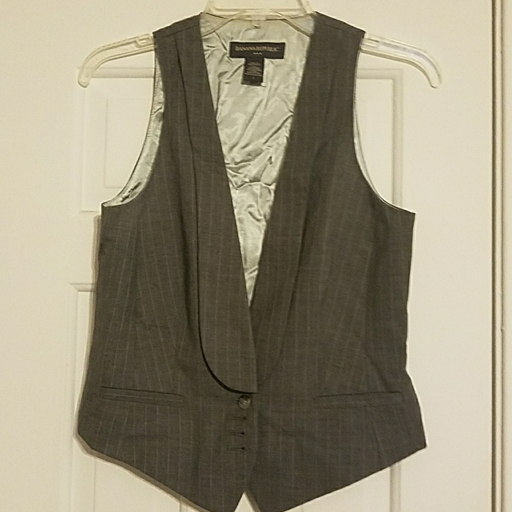 Banana Republic vest, size small